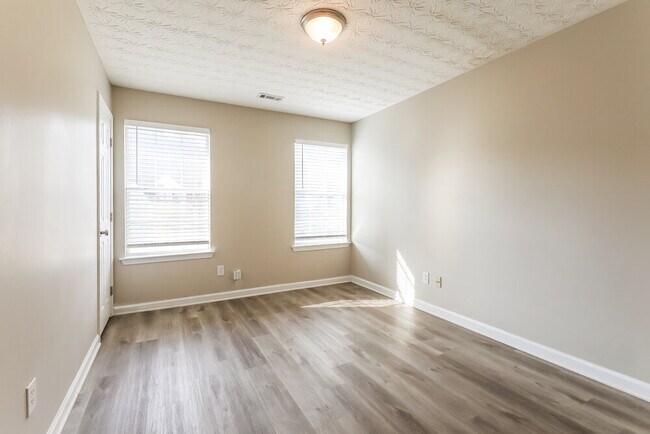 Building Photo - 896 Madison Ct