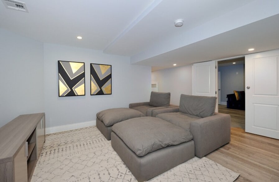 Building Photo - 19 Quail Run