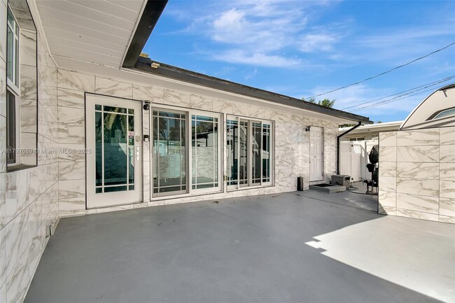 Building Photo - 2531 Gulfstream Ln
