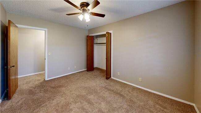 Building Photo - 1275 N Gregg Ave