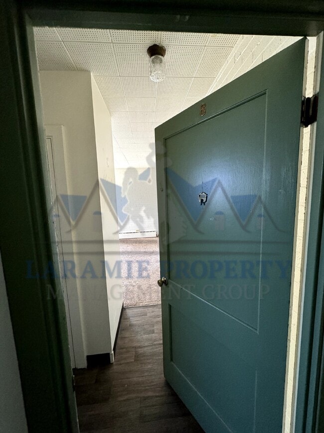 Building Photo - 1 bedroom apartment near UW