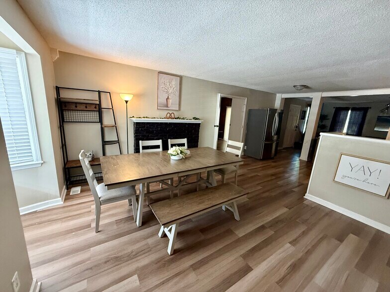 Building Photo - 160 Whitwood Cir
