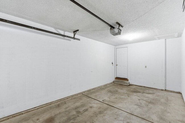 Building Photo - Arrowhead