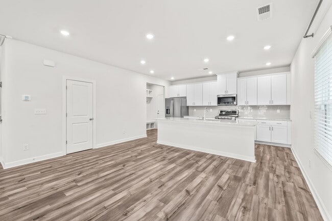 Building Photo - (Coming Soon) Beautiful 4 bedroom home in Belmont!