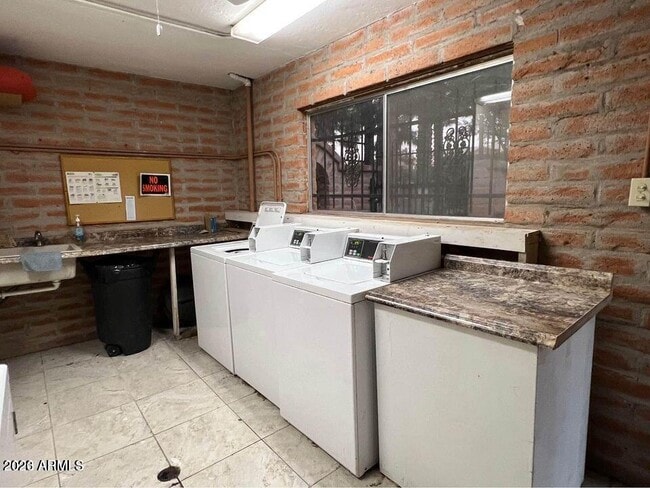 Building Photo - 3022 N 32nd St