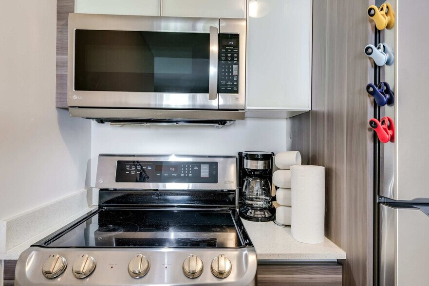 Building Photo - 481 NE 29th St