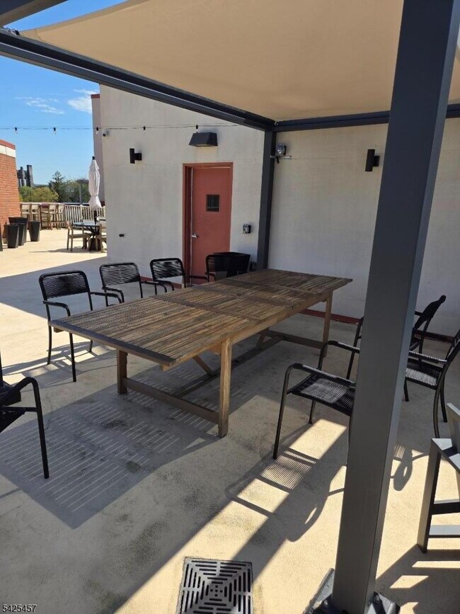 Building Photo - 48 S Park St