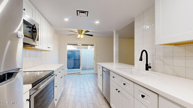 Building Photo - 1118 N Granite Reef Rd