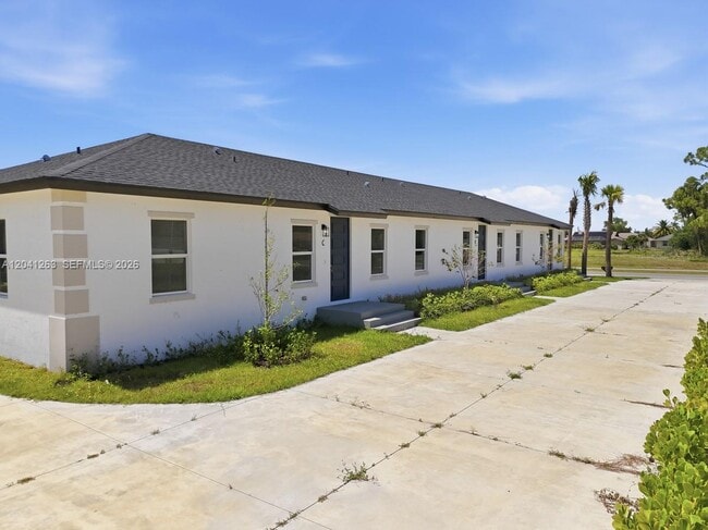 Building Photo - 195 Rotonda Blvd W