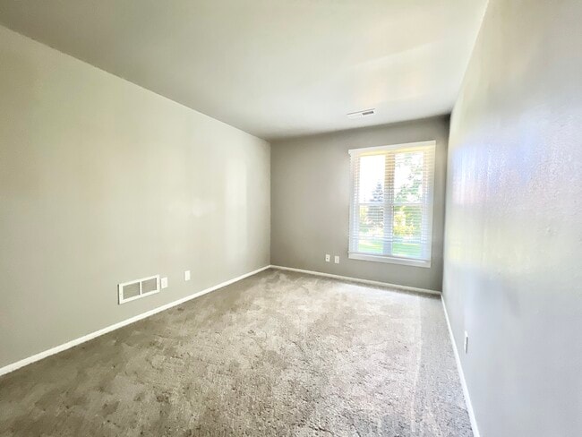 Building Photo - 2640 Blarney Stone Dr