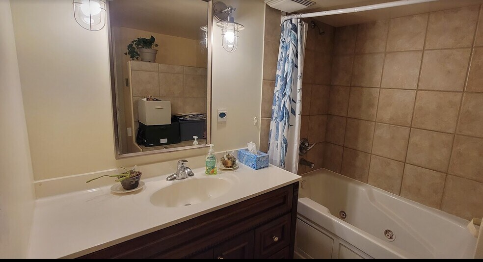 Building Photo - 2727 Arancia Dr