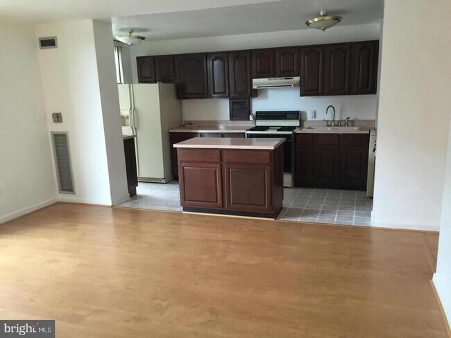 Building Photo - 950 25th St NW