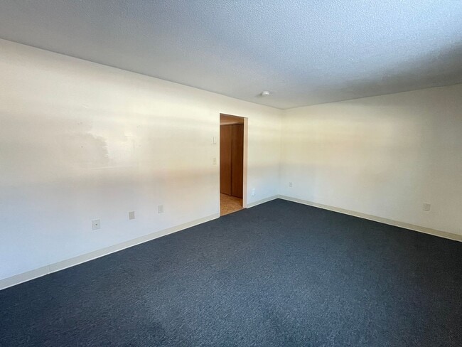 Building Photo - 185 Loudon Rd