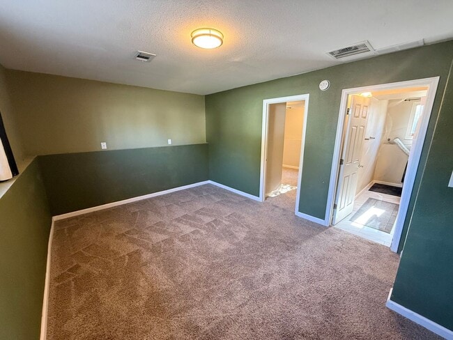 Building Photo - 3 Bedroom Home with Large Yard