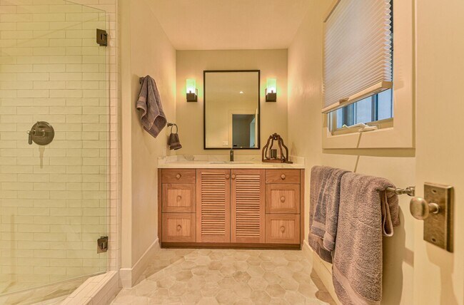 Building Photo - Luxury Living in Corral de Tierra!