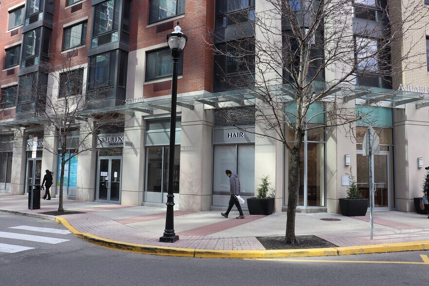 Building Photo - 20 Newport Pky