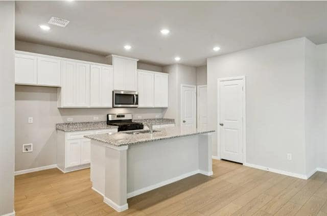 Building Photo - 909 Santa Lucia Dr