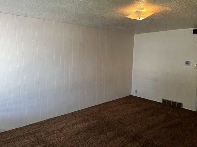 Building Photo - 568-574 E 200 S