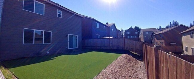 Building Photo - Luxurious Home in Lynnwood with 4 bed and ...