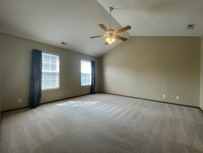 Building Photo - Large Home for rent in Bellevue