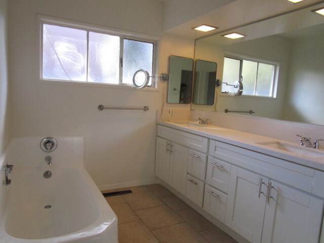 Building Photo - 15500 Del Gado Dr