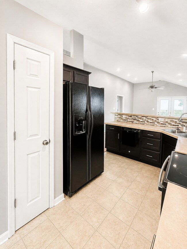 Building Photo - Modern Ranch Living in Desirable Cooper Farms!