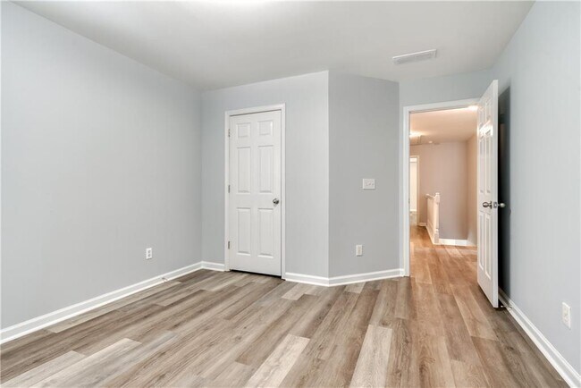 Building Photo - 355 Lamme Chase