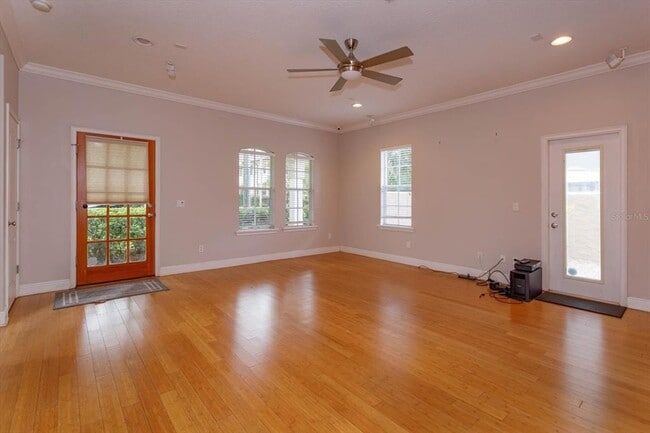 Building Photo - 832 Ellwood Ave