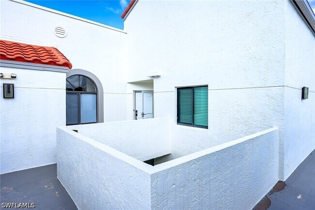 Building Photo - 586 Beachwalk Cir
