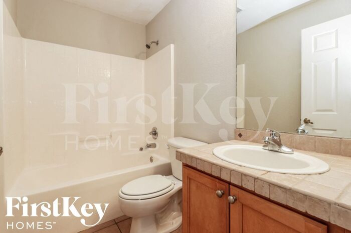 Building Photo - 324 Lillon Ave S