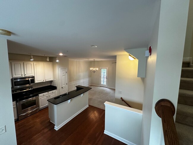 Building Photo - Market Common Townhome