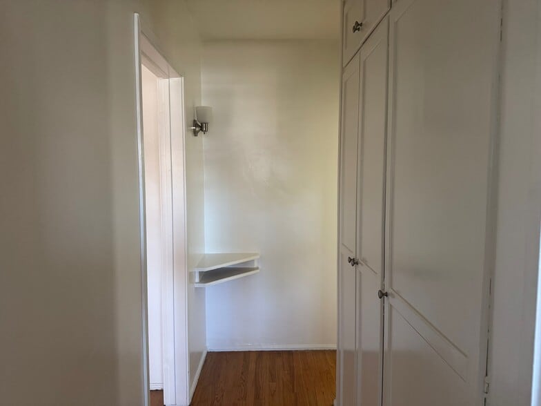 Building Photo - 11637 Magnolia Blvd