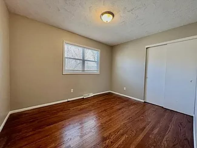 Building Photo - 8710 Cherry Ln Ct