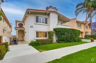 Building Photo - Summer Move in Special $500 off First mont...