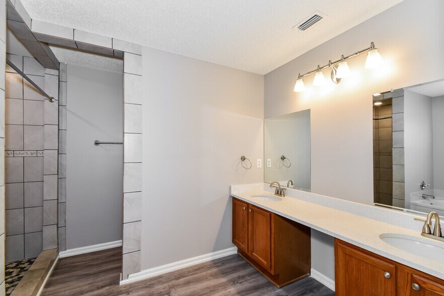 Building Photo - 1976 Hunters Trace Cir