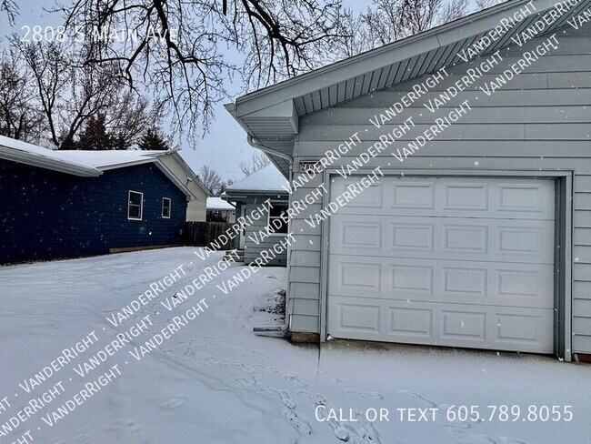 Building Photo - 2808 S Main Ave