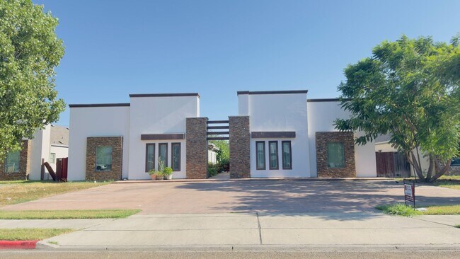 Primary Photo - 211 Fig Dr