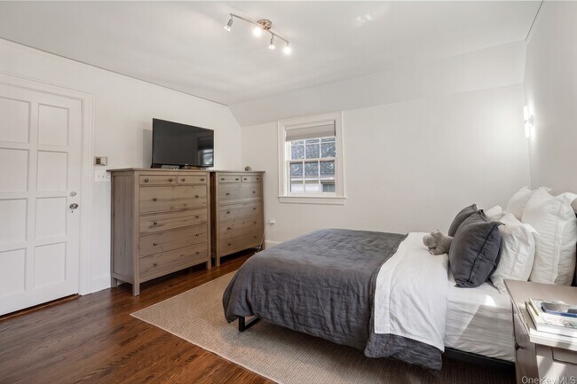 Building Photo - 224 Mamaroneck Rd
