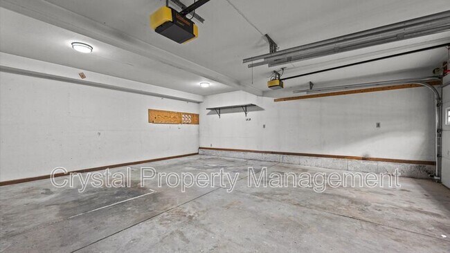 Building Photo - 1001 Walz Ave