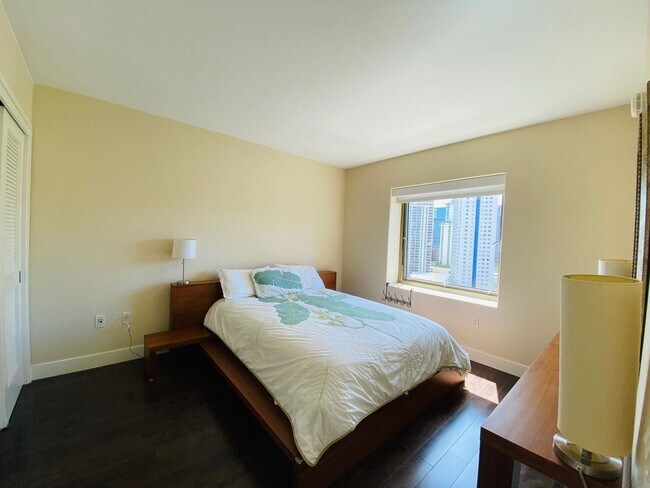Building Photo - Fully furnished unit at the Watermark!