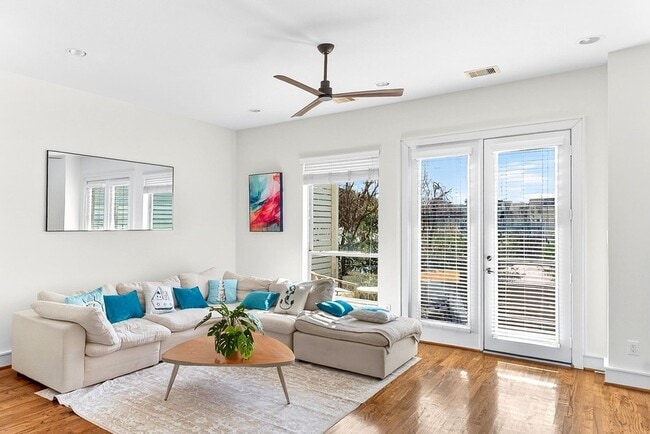 Building Photo - 5227 Nett St