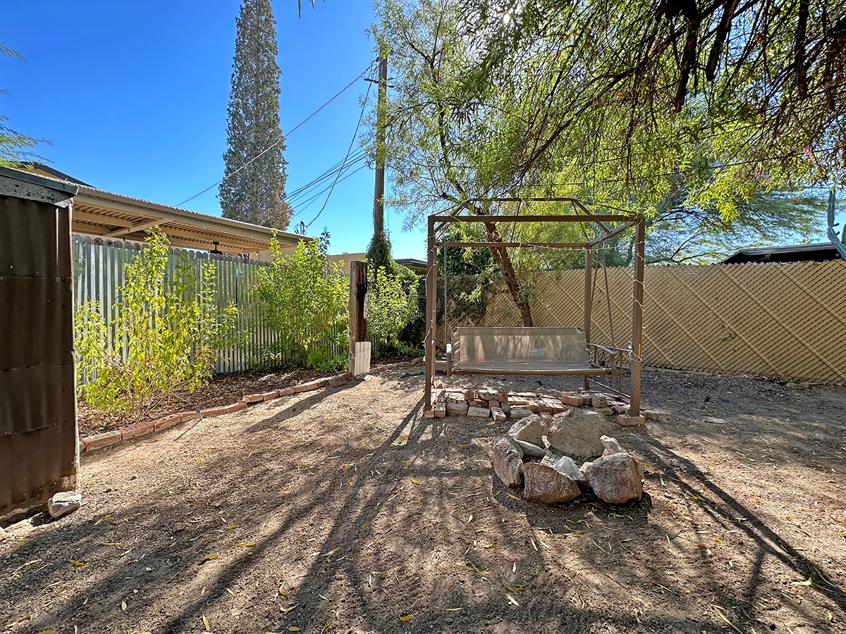 Large Backyard - 515 S 5th Ave