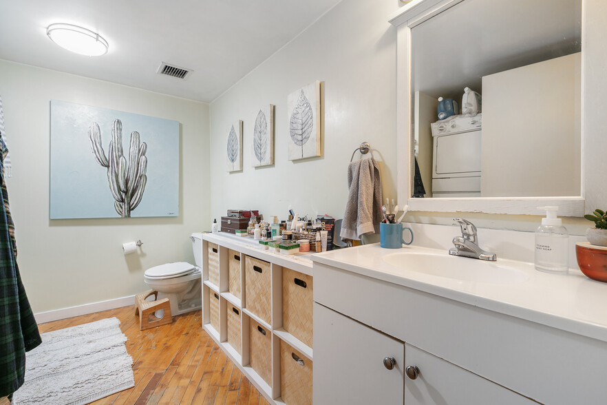 Bathroom - 428 N 13th St