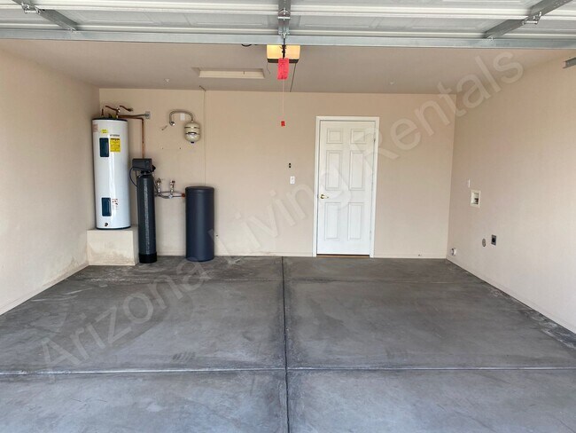 Building Photo - 3330 Tomahawk Dr