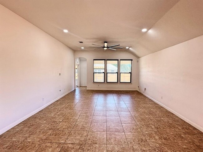 Building Photo - 3500 Esperanza Dr