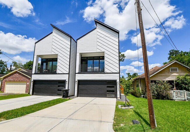 Building Photo - 7020 Eastwood St