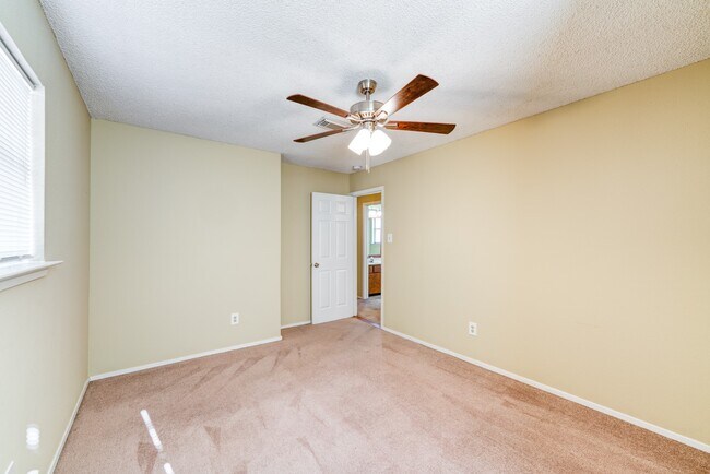 Building Photo - 24206 Landing Way Dr