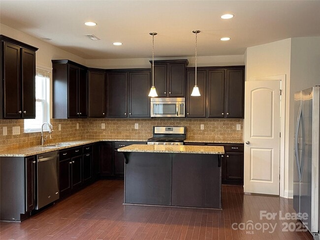 Building Photo - 4008 Fallondale Rd