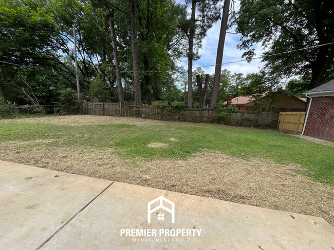 Building Photo - NEWLY RENOVATED 4BR/2BA Whitehaven Home | Detached 2-Car Garage & Tile Floors