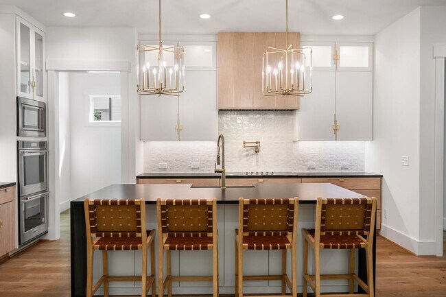 Building Photo - Modern 5-bedroom, 5-bathroom home in Durham